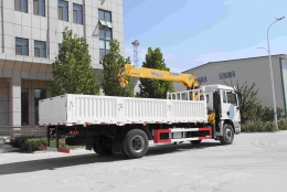 Манипулятор 6,3т 4х2 Шахман (4)